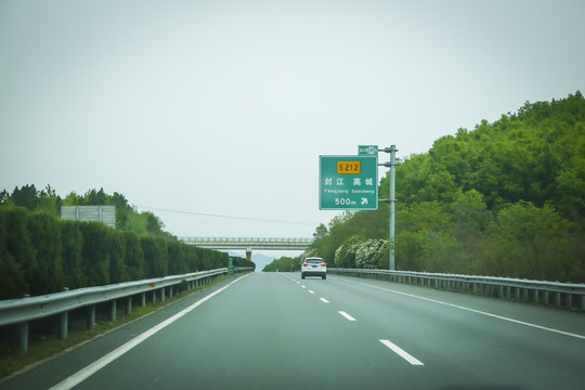 高速公路指示牌的设计 高效引导与安全保障的艺术